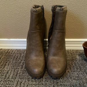 Shoedazzle heeled boots